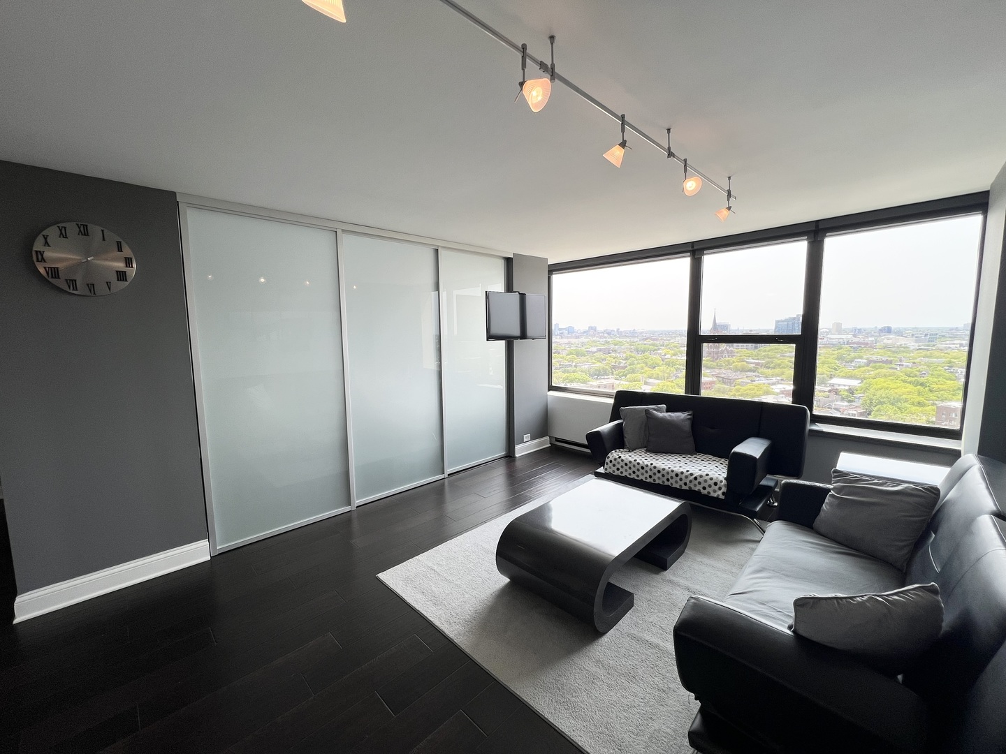 1850 N Clark Street Unit: 2106