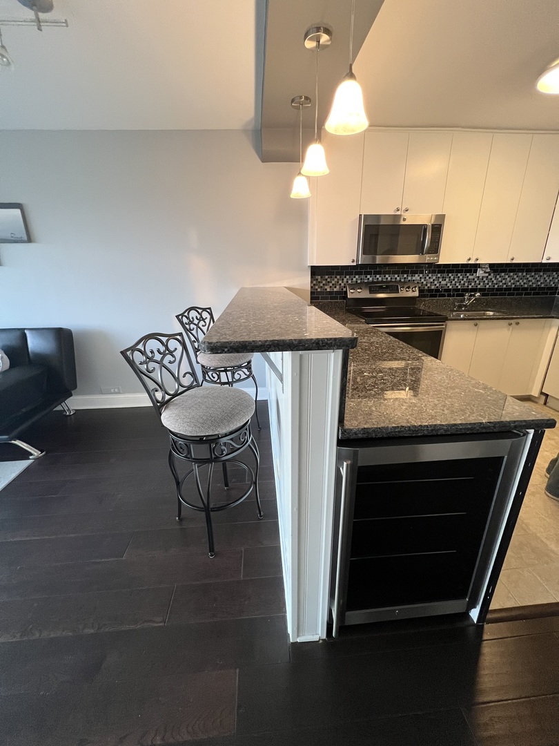 1850 N Clark Street Unit: 2106