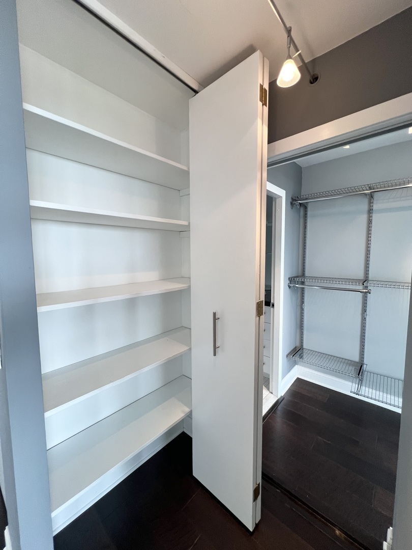 1850 N Clark Street Unit: 2106