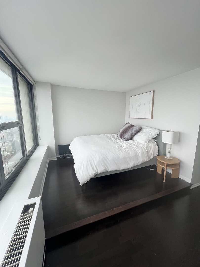 1850 N Clark Street Unit: 2504