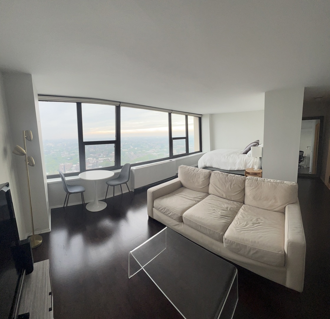 1850 N Clark Street Unit: 2504