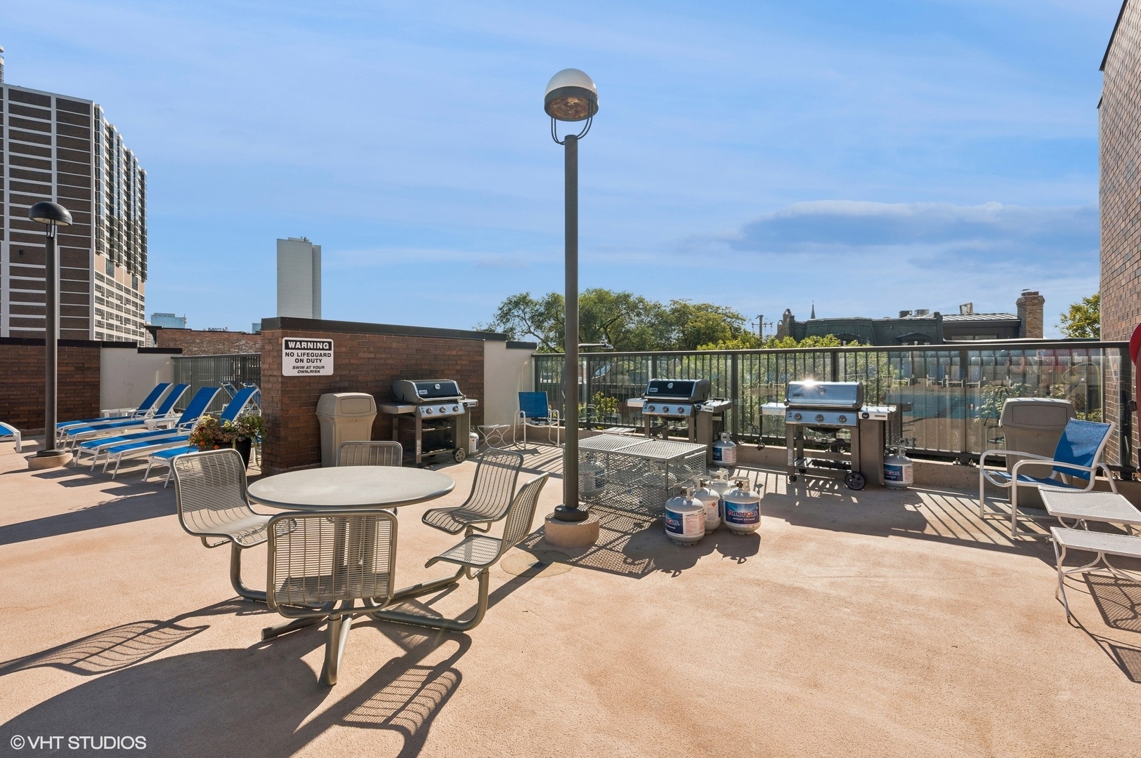 1850 N Clark Street Unit: 2504