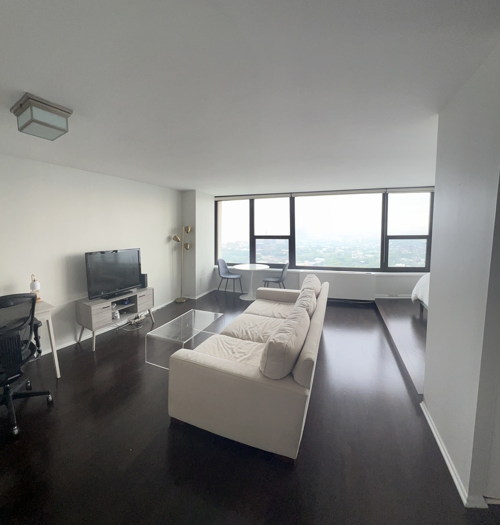 1850 N Clark Street Unit: 2504