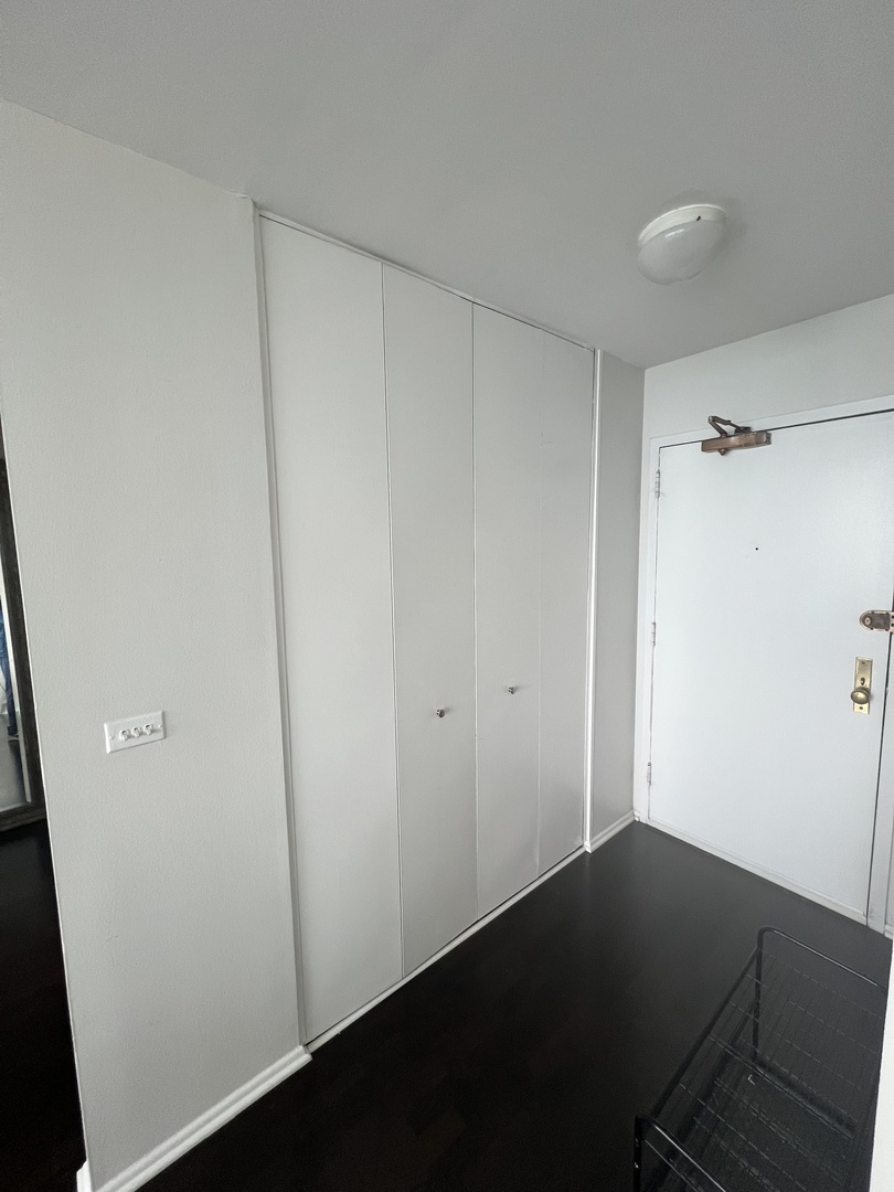 1850 N Clark Street Unit: 2504