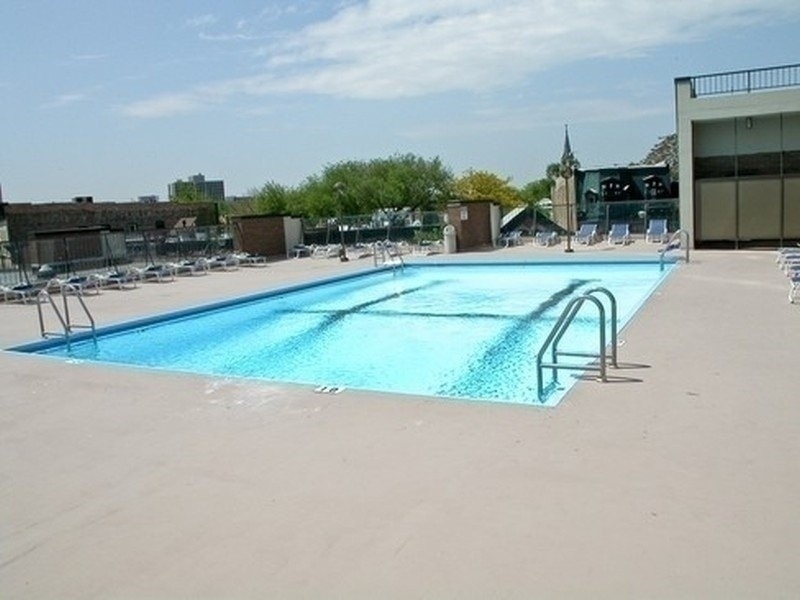1850 N Clark Street Unit: 2010