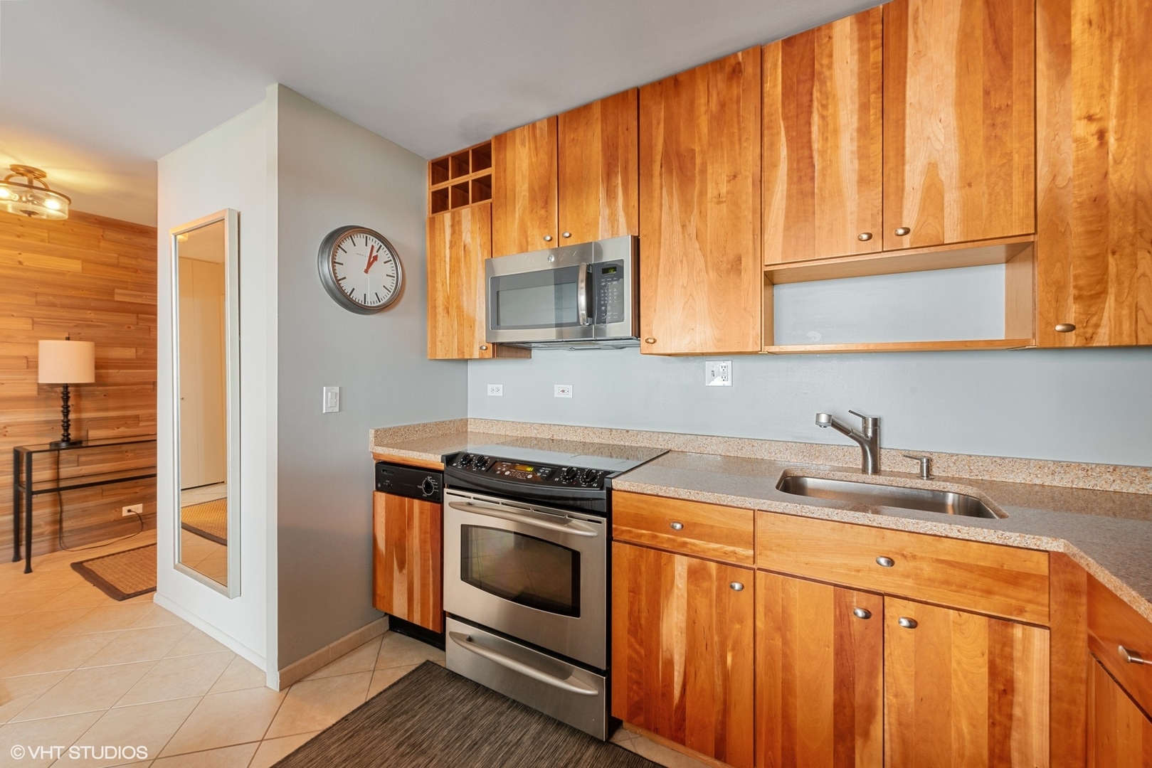 1850 N Clark Street Unit: 1501