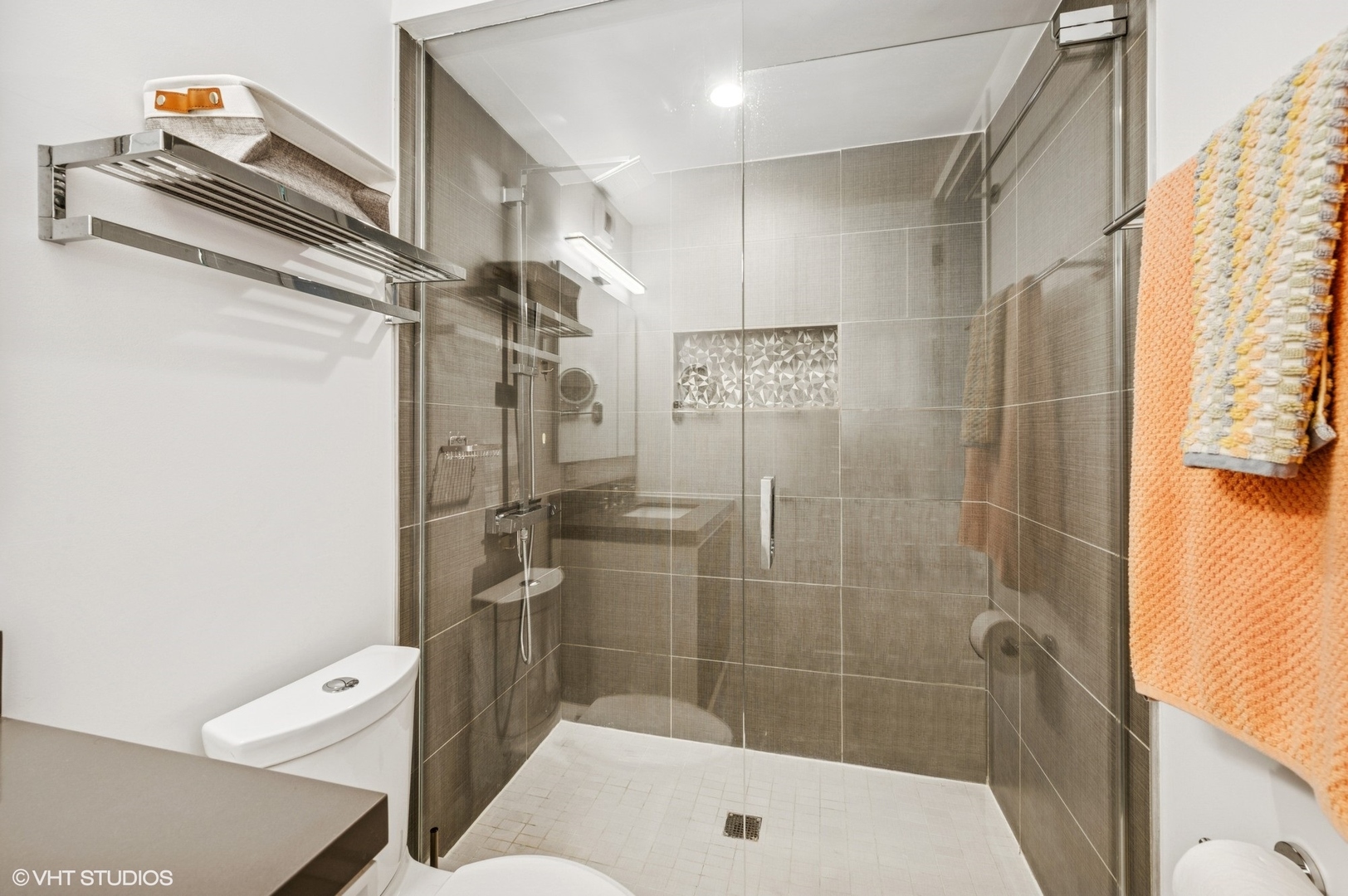 1660 N LaSalle Drive Unit: 2707