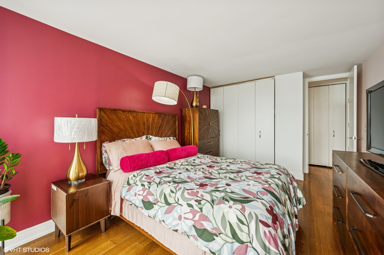 1660 N LaSalle Drive Unit: 2707