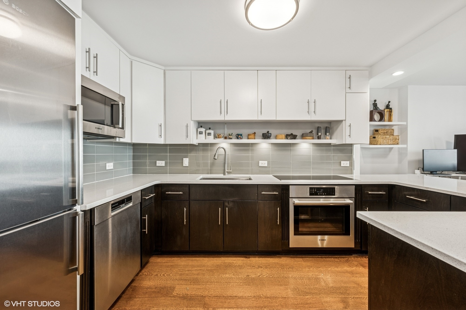 1660 N LaSalle Drive Unit: 2707