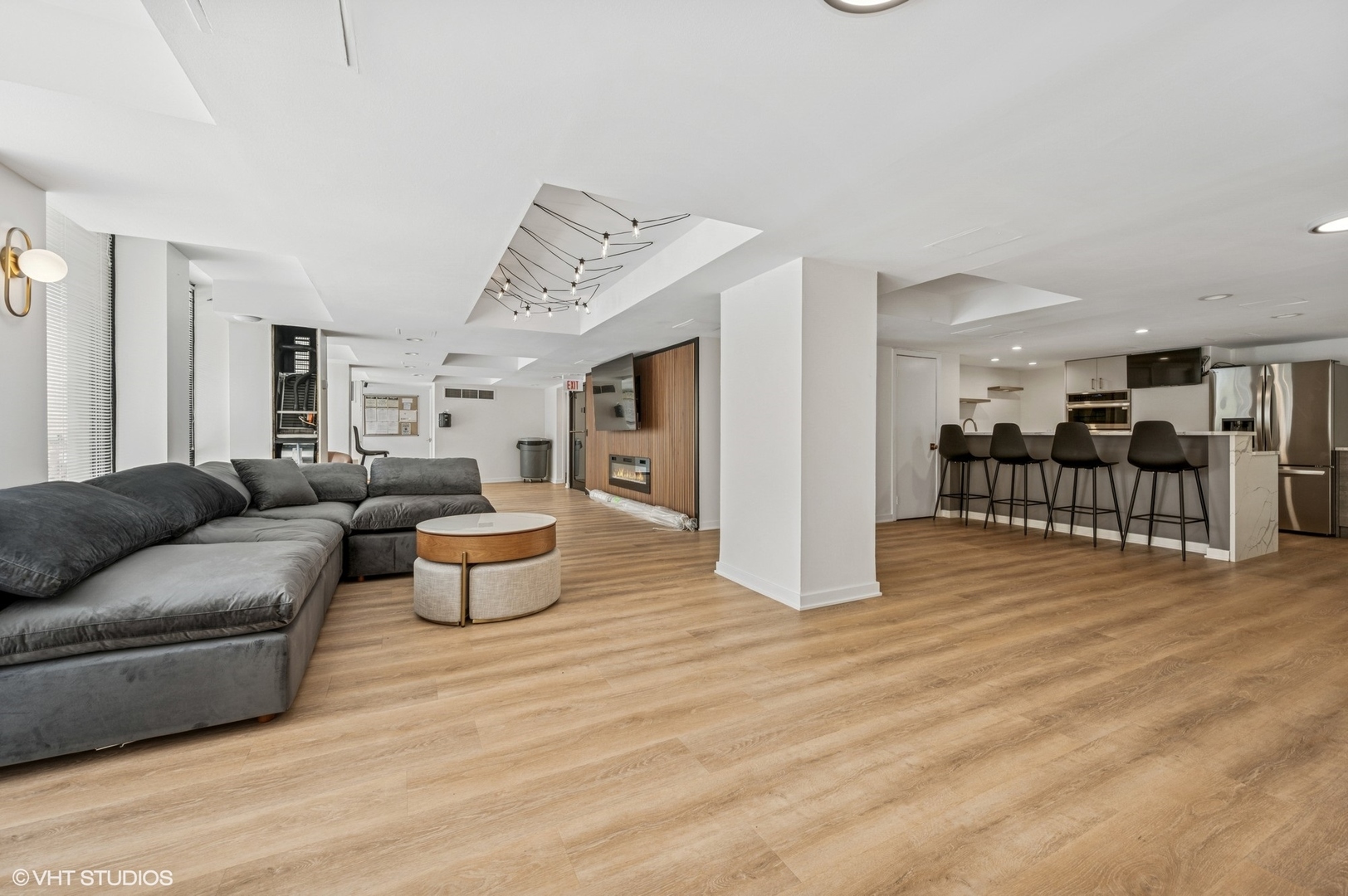 1660 N LaSalle Drive Unit: 2707