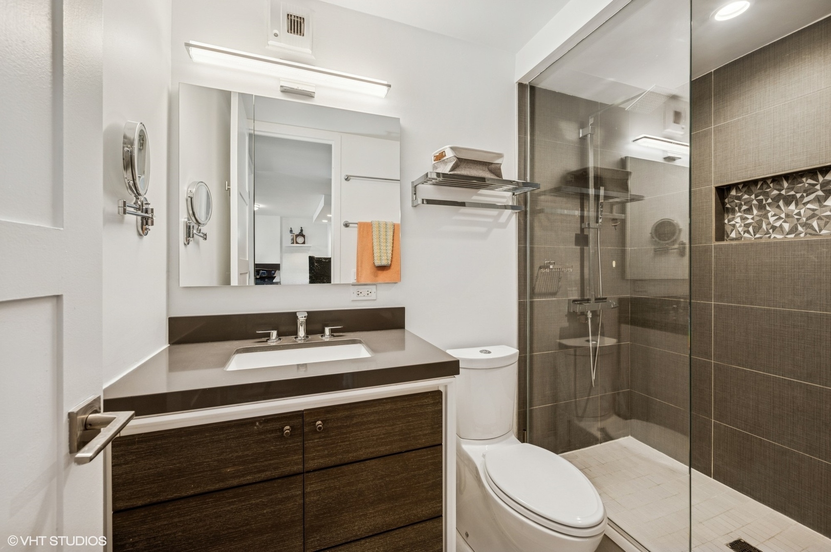 1660 N LaSalle Drive Unit: 2707