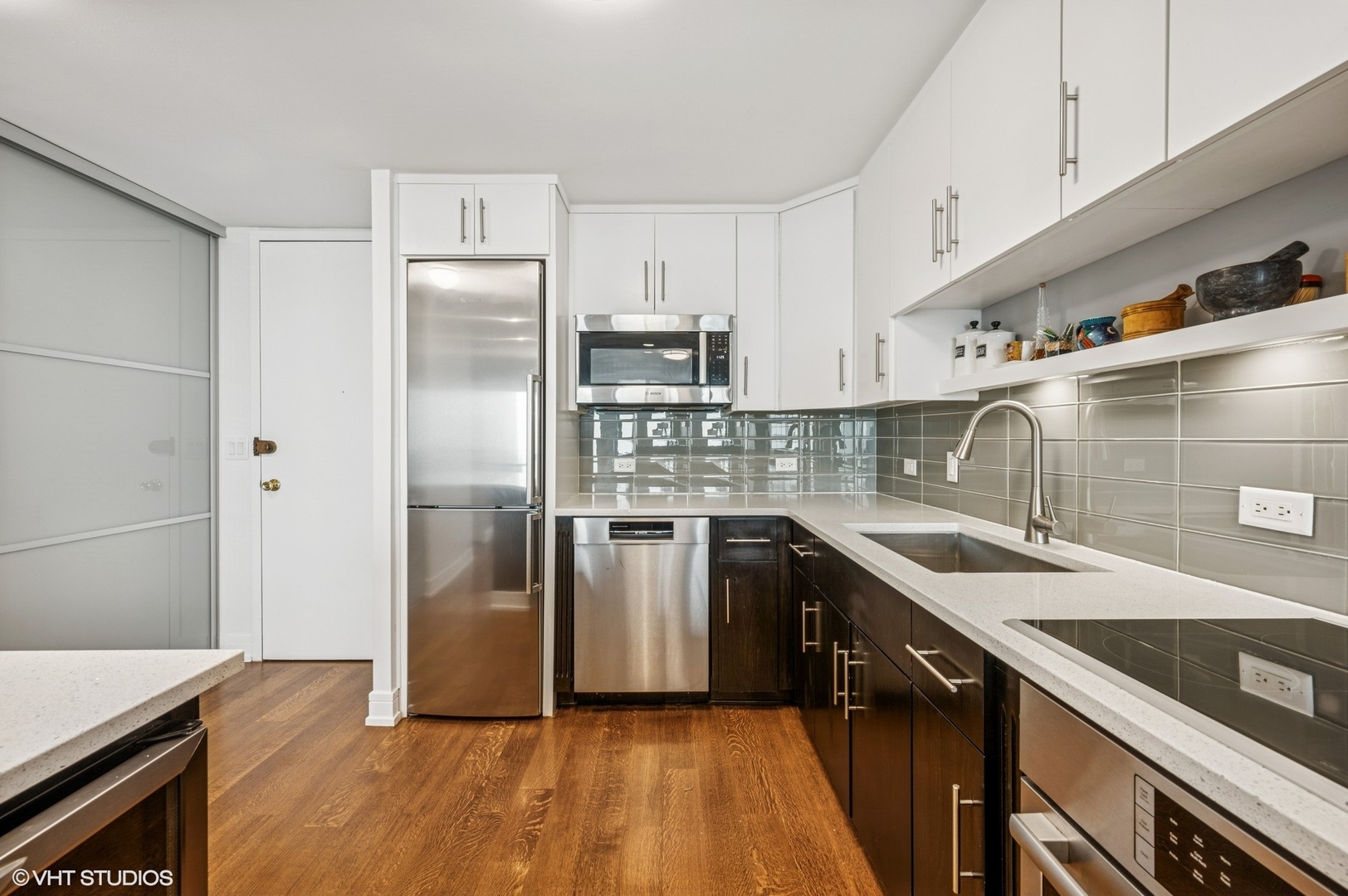 1660 N LaSalle Drive Unit: 2707
