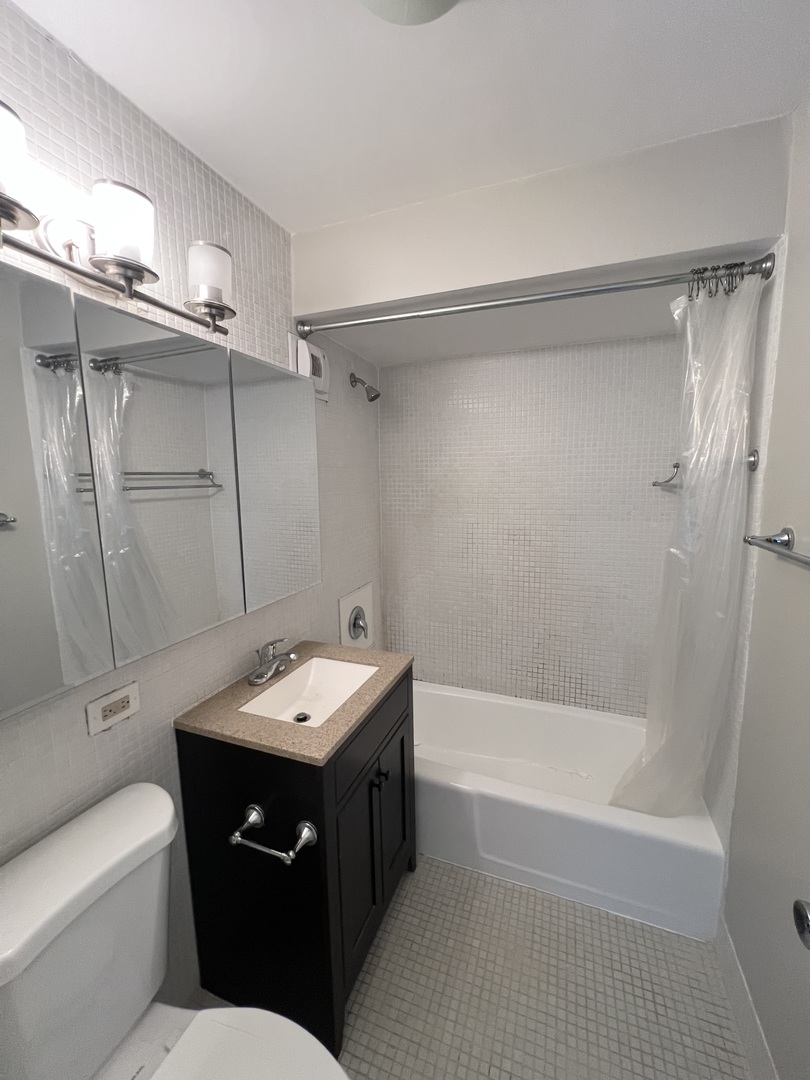2626 N Lakeview Avenue Unit: 1509