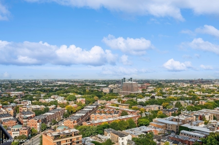 1960 N Lincoln Park West Unit: 1502