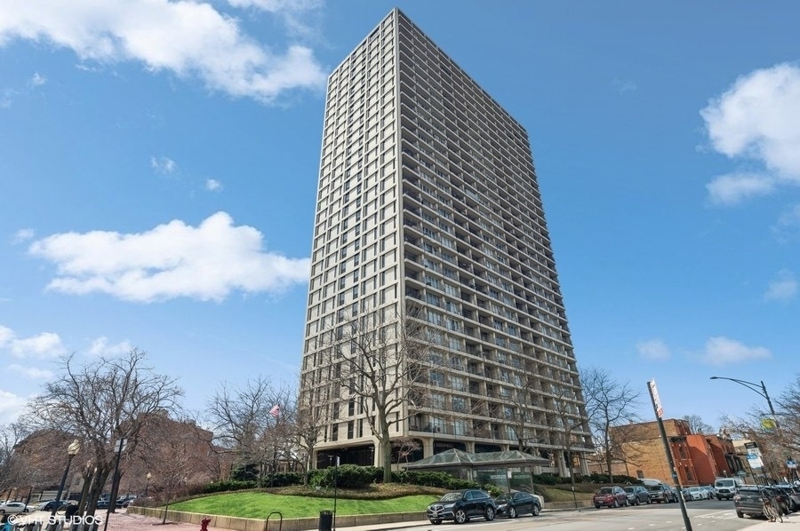 1960 N Lincoln Park West Unit: 1502