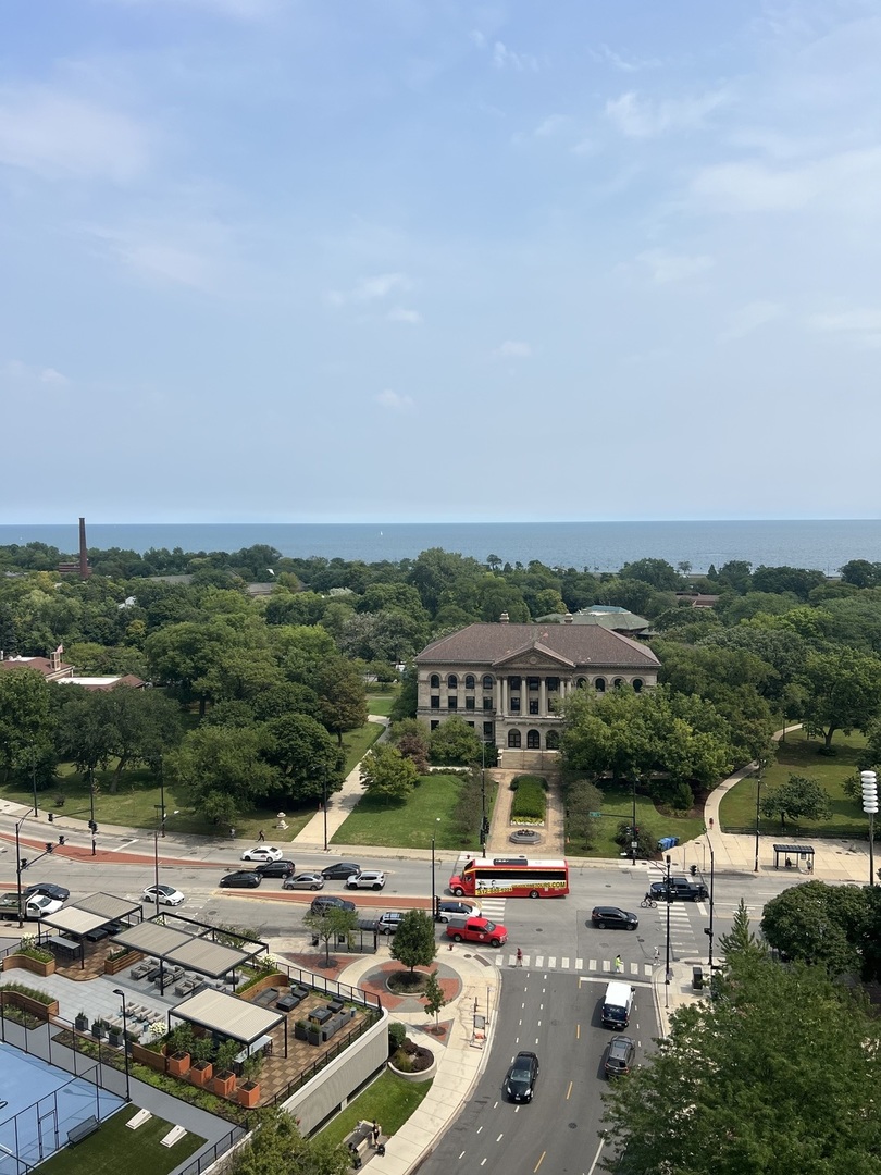 1960 N Lincoln Park West Unit: 1502
