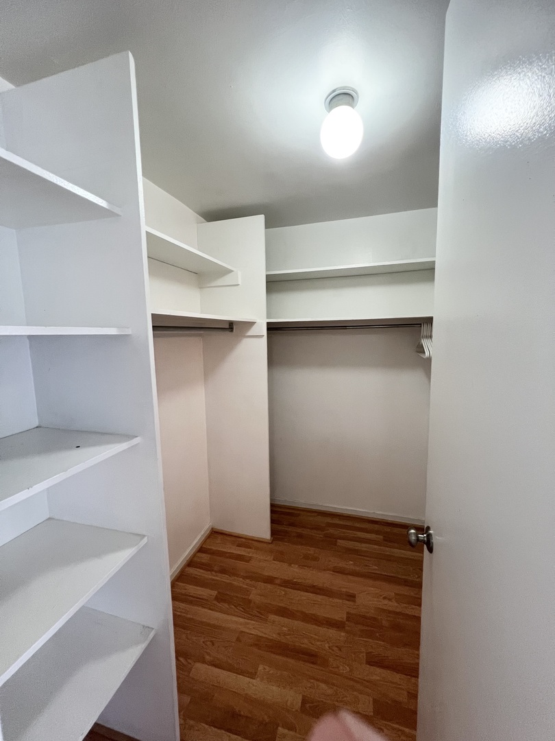 1960 N Lincoln Park West Unit: 1502
