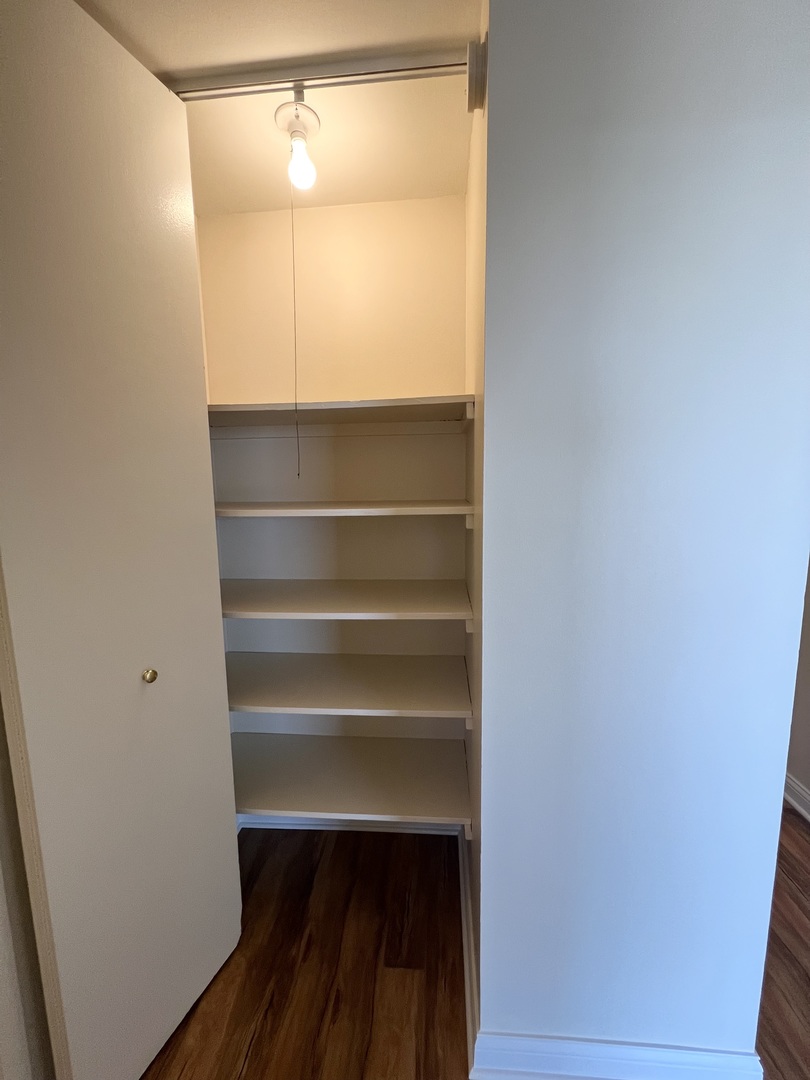 4343 N Clarendon Avenue Unit: 906