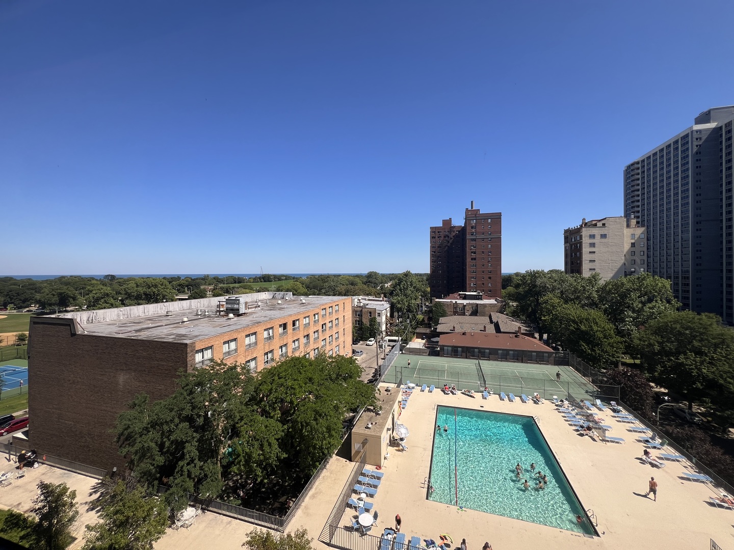 4343 N Clarendon Avenue Unit: 906