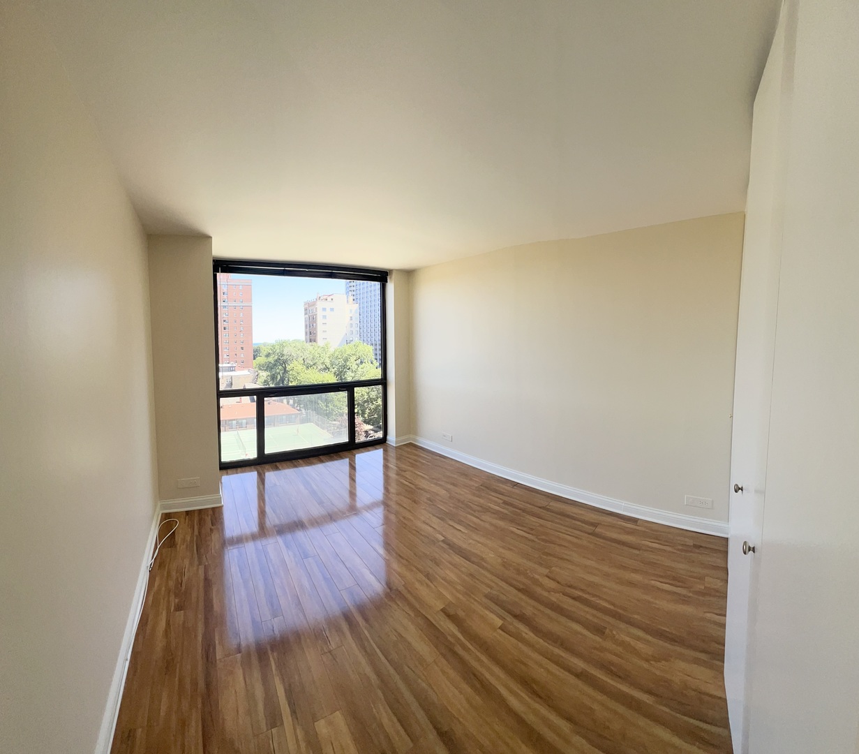 4343 N Clarendon Avenue Unit: 906
