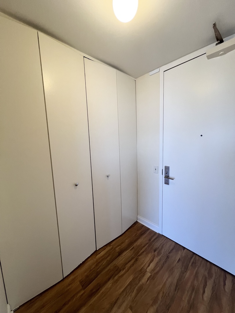 4343 N Clarendon Avenue Unit: 906