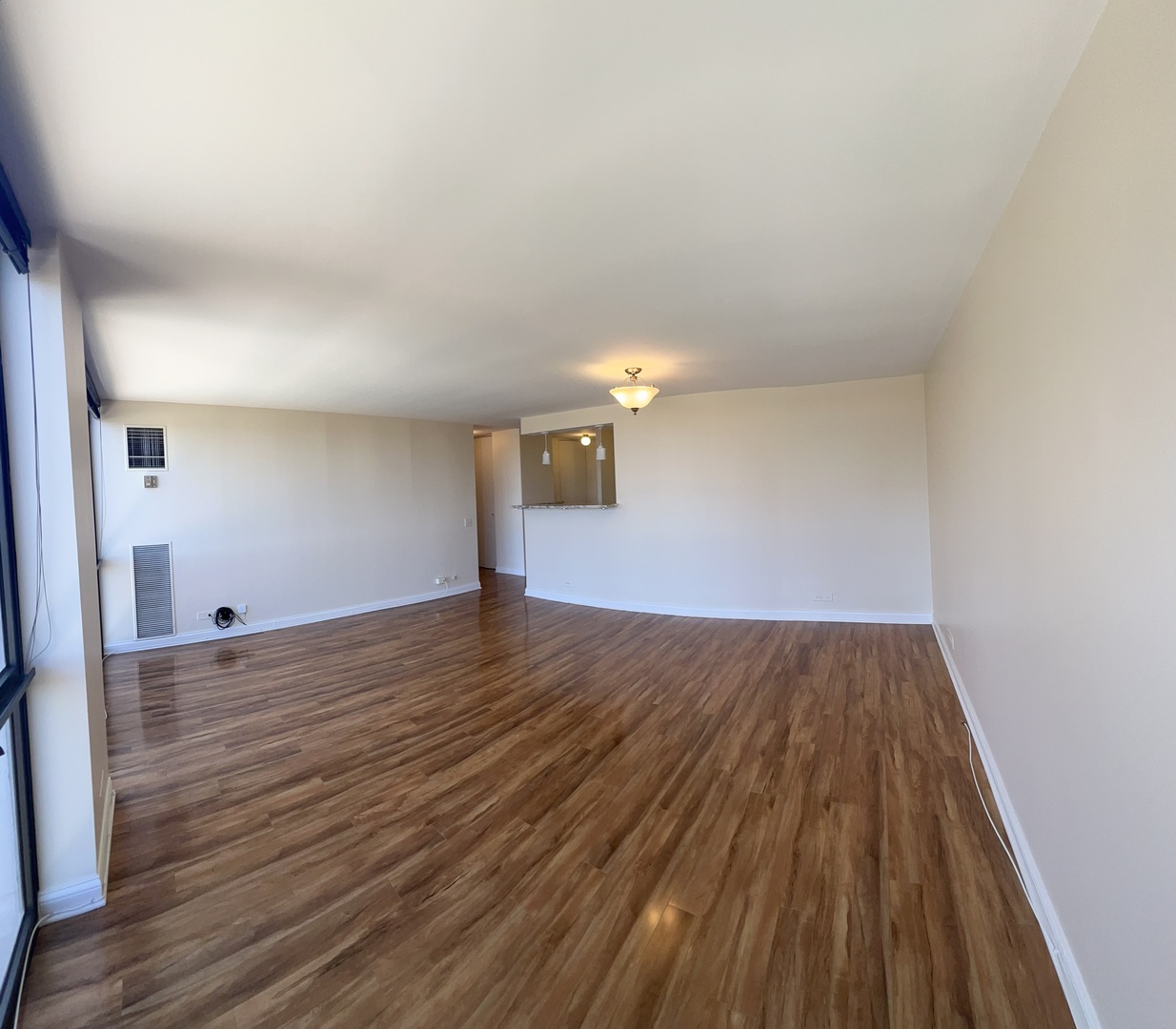 4343 N Clarendon Avenue Unit: 906