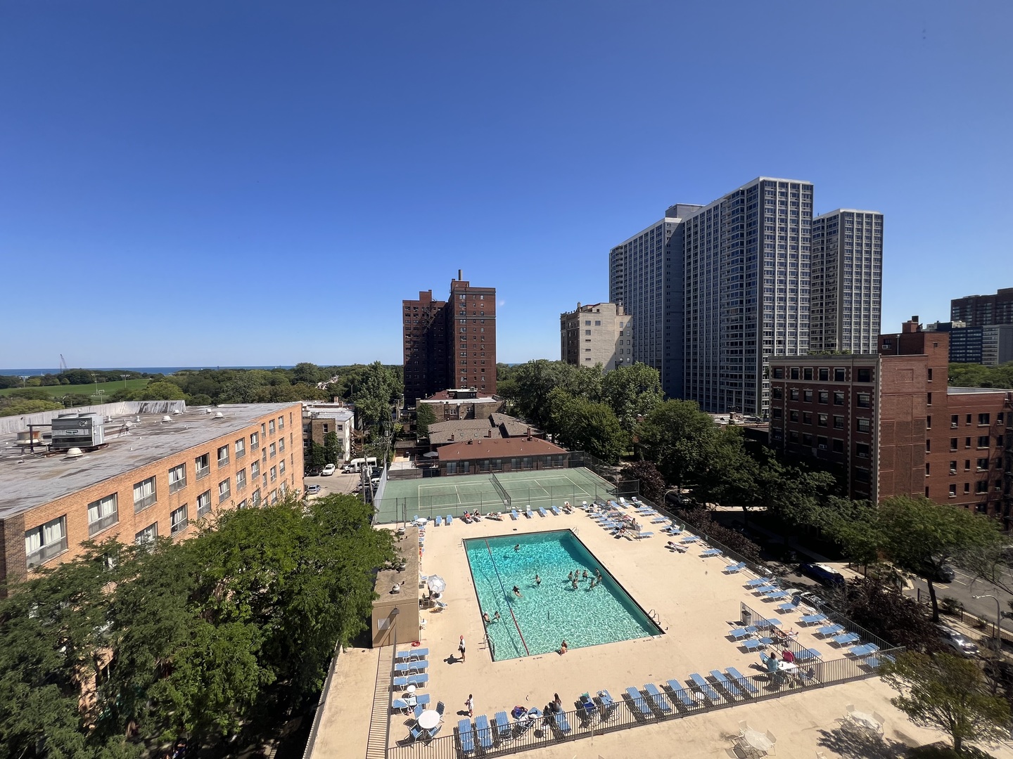 4343 N Clarendon Avenue Unit: 906