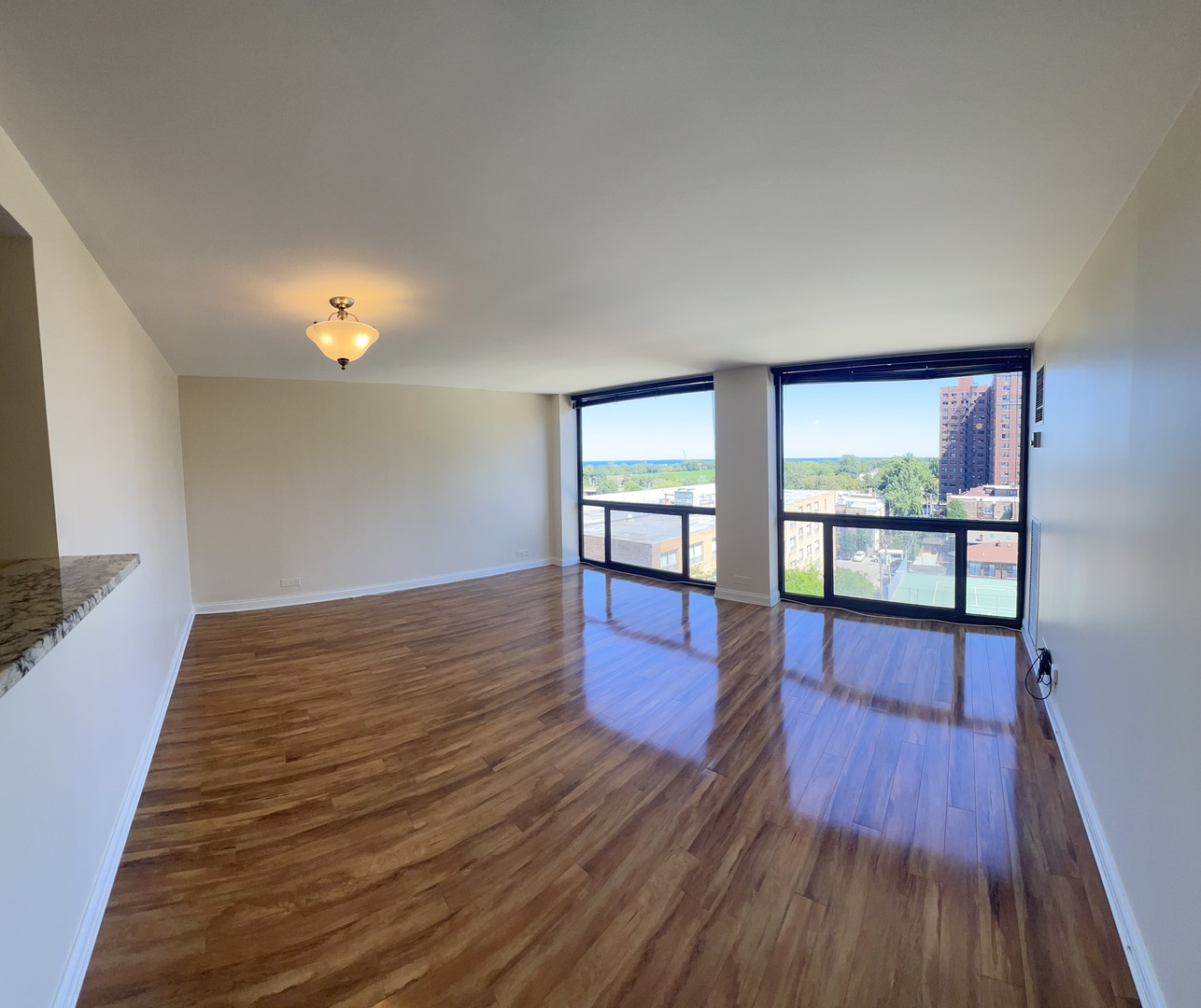 4343 N Clarendon Avenue Unit: 906