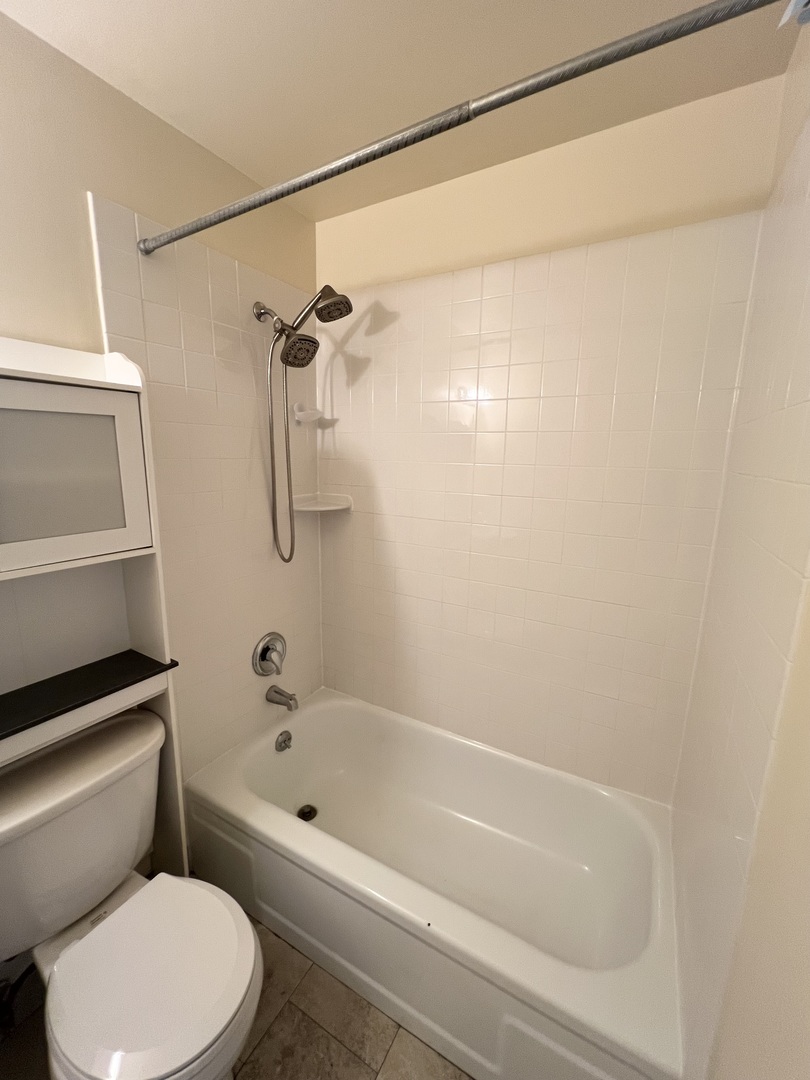 4343 N Clarendon Avenue Unit: 906