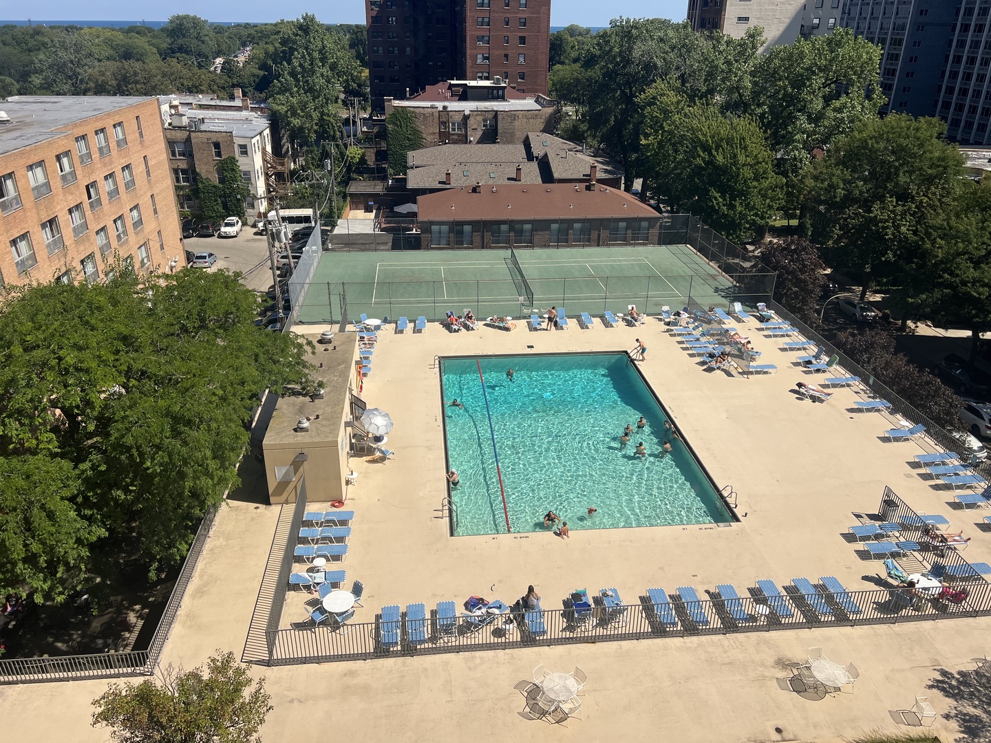 4343 N Clarendon Avenue Unit: 906