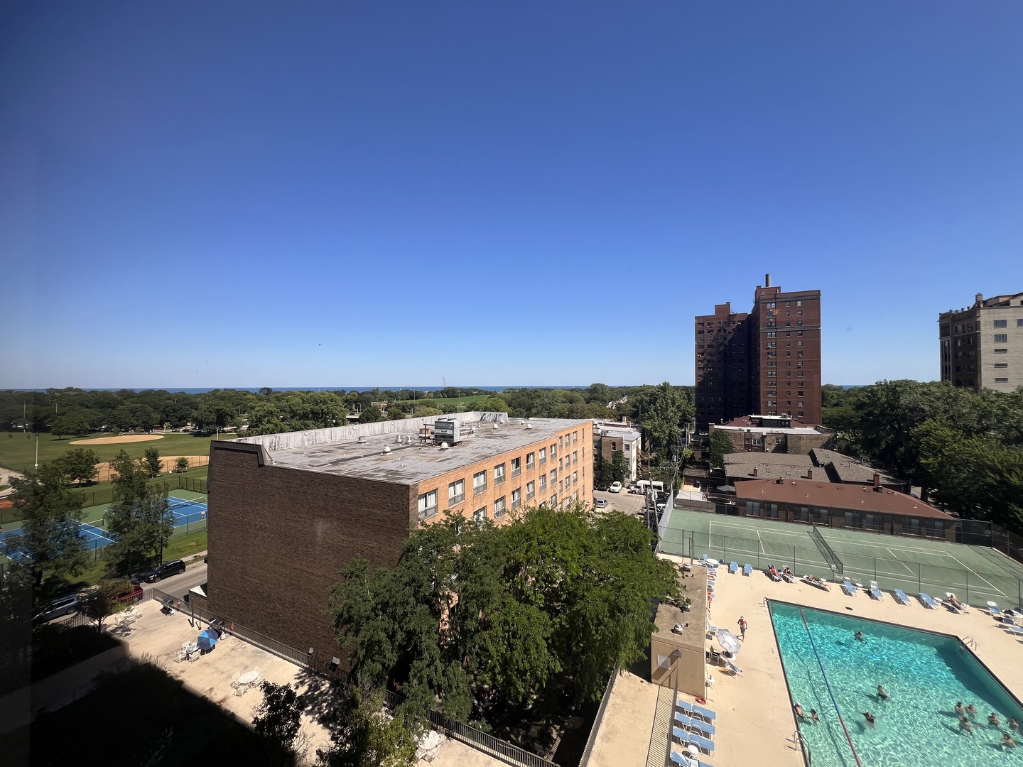 4343 N Clarendon Avenue Unit: 906