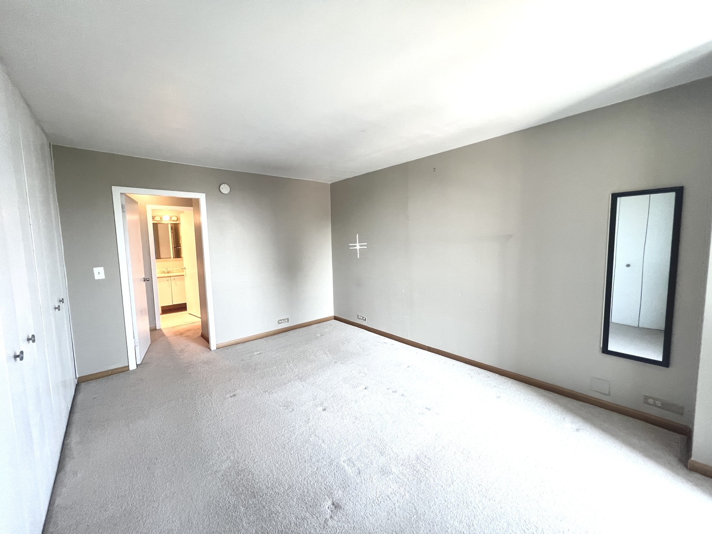 1850 N CLARK Street Unit: 2008