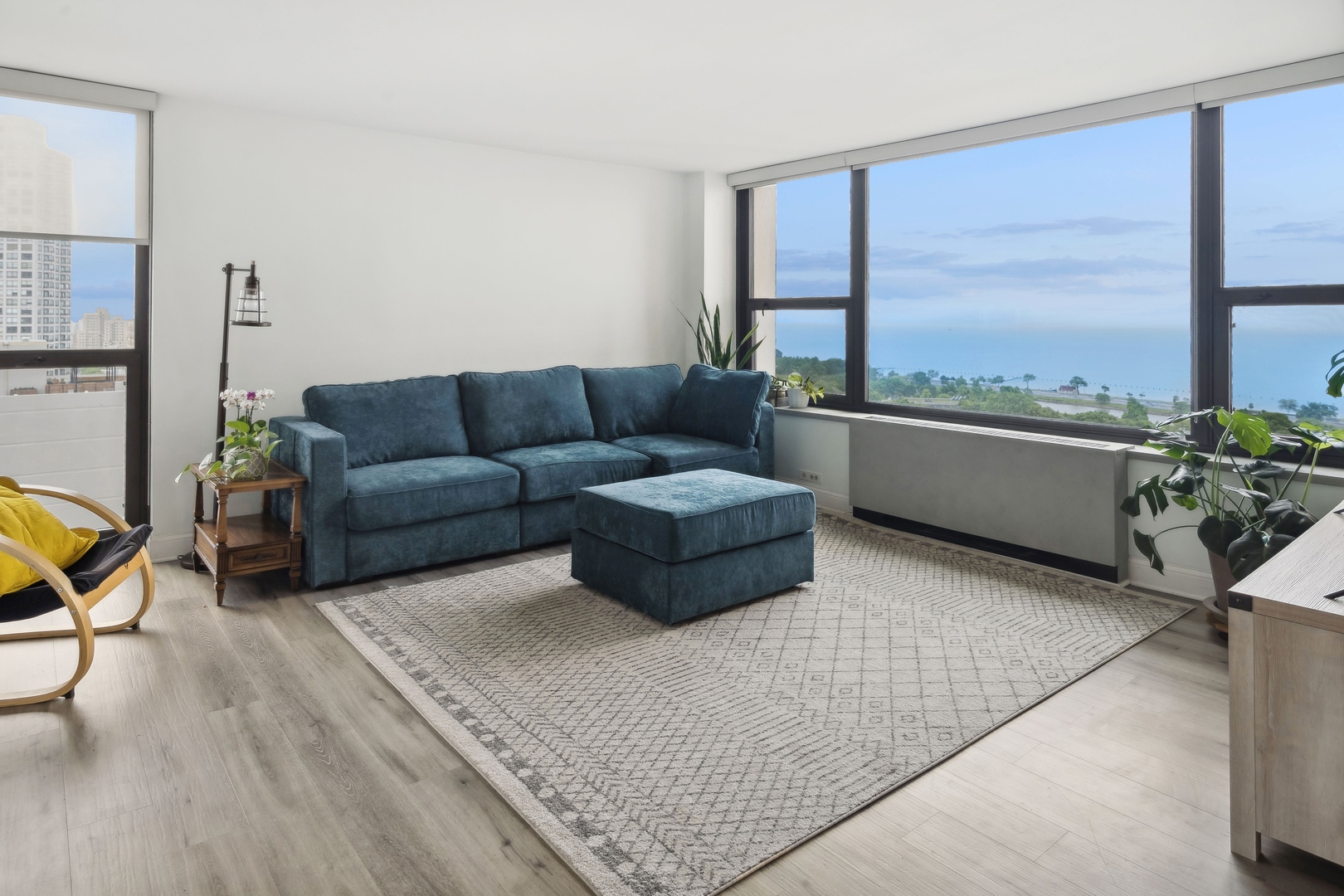 1850 N Clark Street Unit: 2202