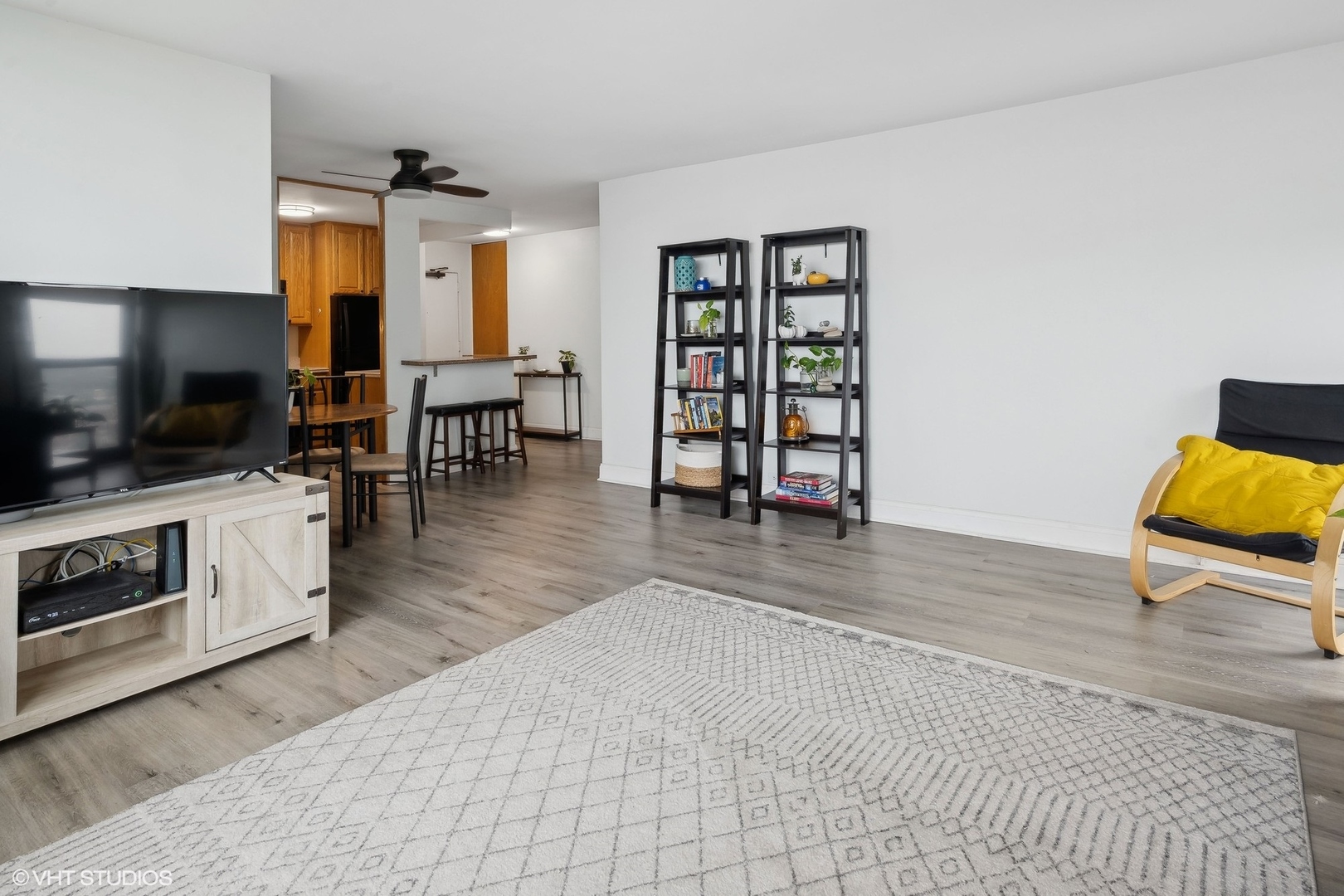 1850 N Clark Street Unit: 2202