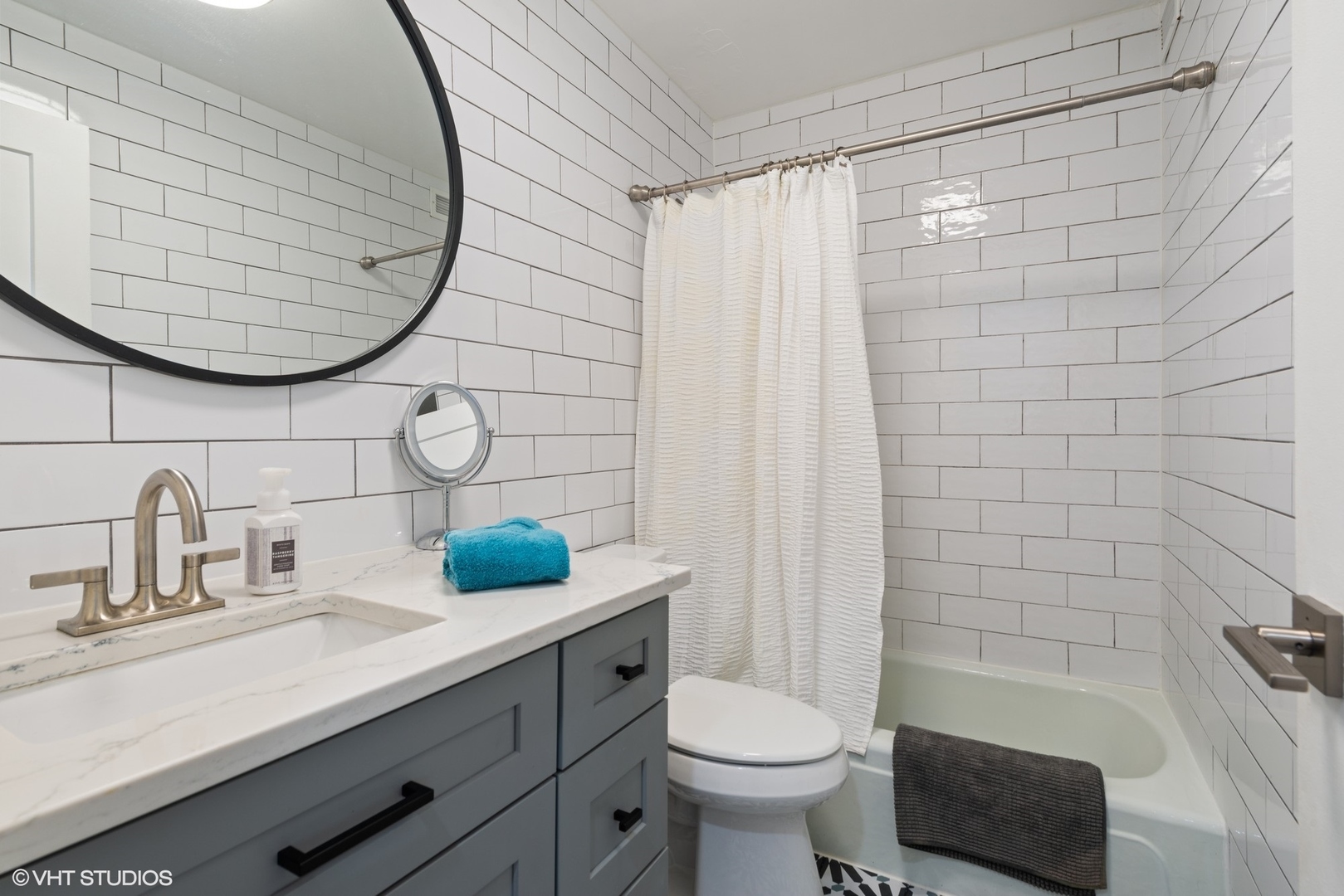 1850 N CLARK Street Unit: 704