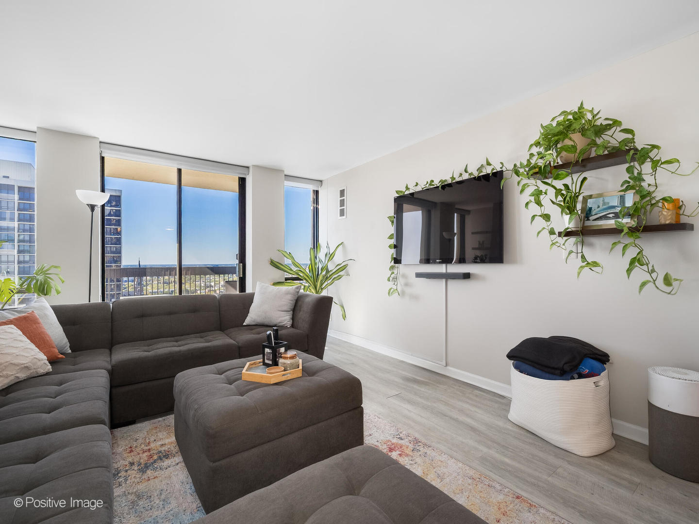 1660 N LASALLE Drive Unit: 2606