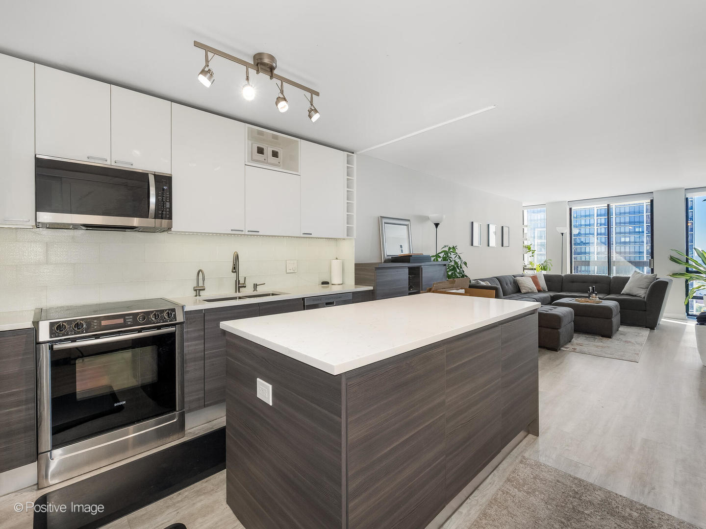 1660 N LASALLE Drive Unit: 2606