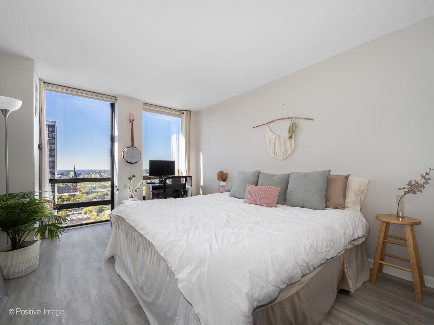 1660 N LASALLE Drive Unit: 2606