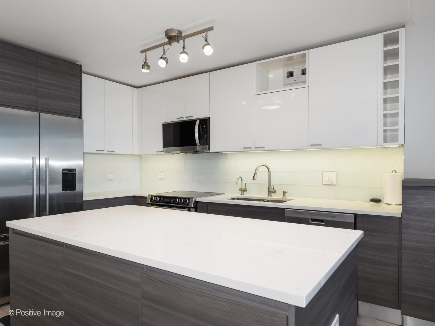 1660 N LASALLE Drive Unit: 2606