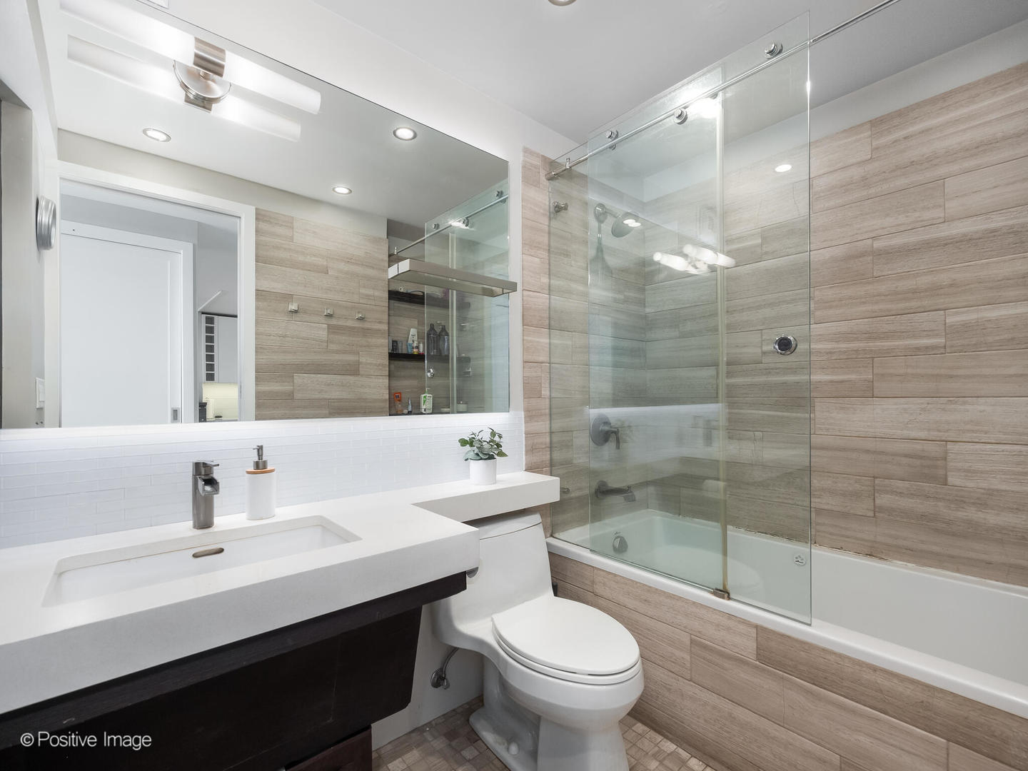 1660 N LASALLE Drive Unit: 2606