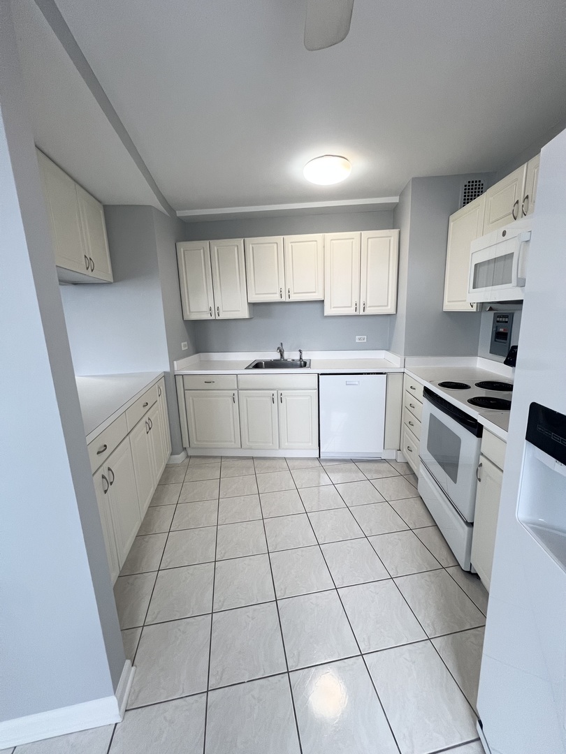 3410 N LAKE SHORE Drive Unit: 7D