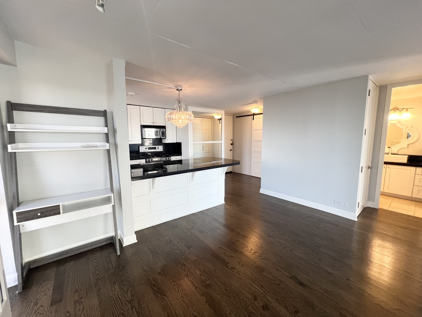 1960 N Lincoln Park West Unit: 1910