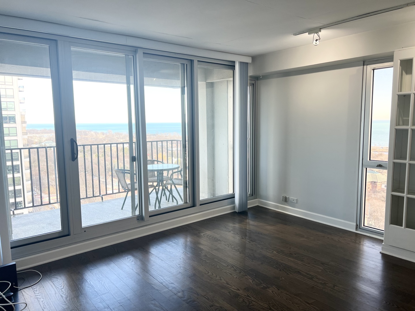 1960 N Lincoln Park West Unit: 1910