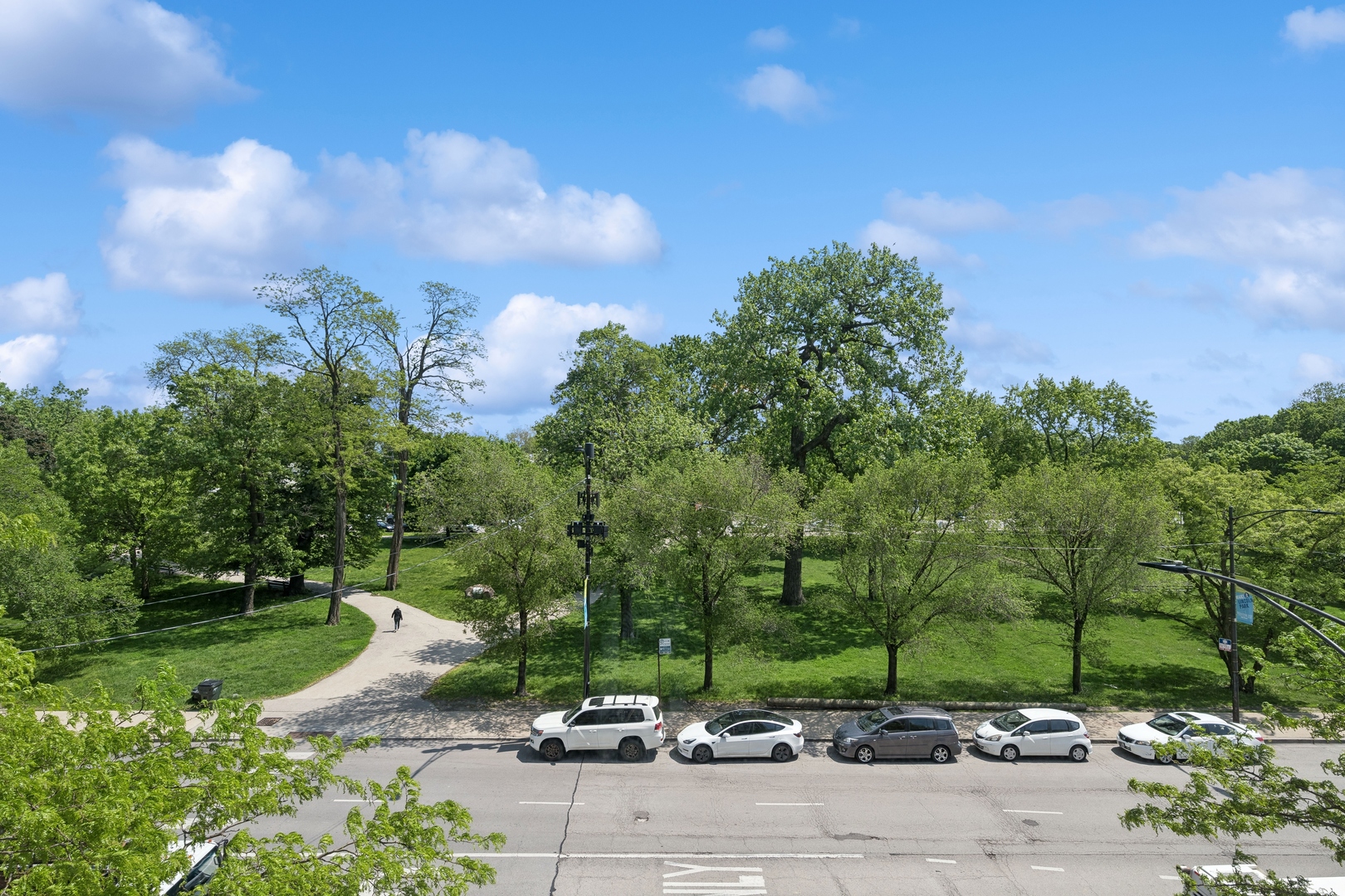 1850 N CLARK Street Unit: 405