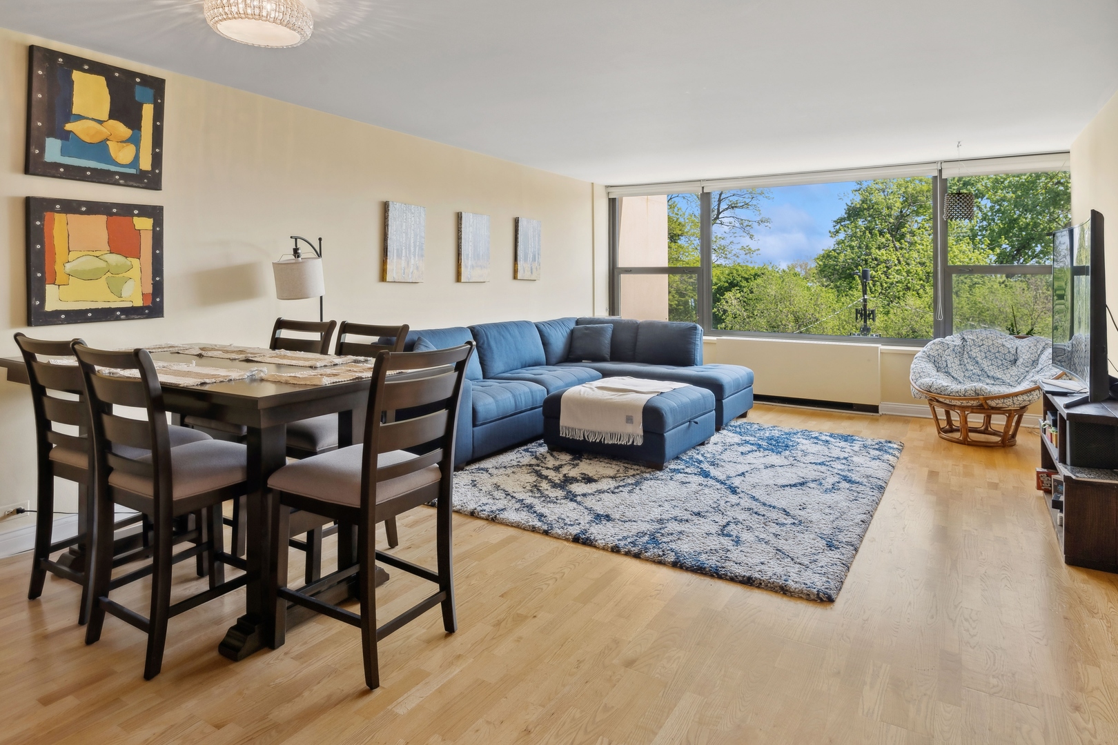1850 N CLARK Street Unit: 405