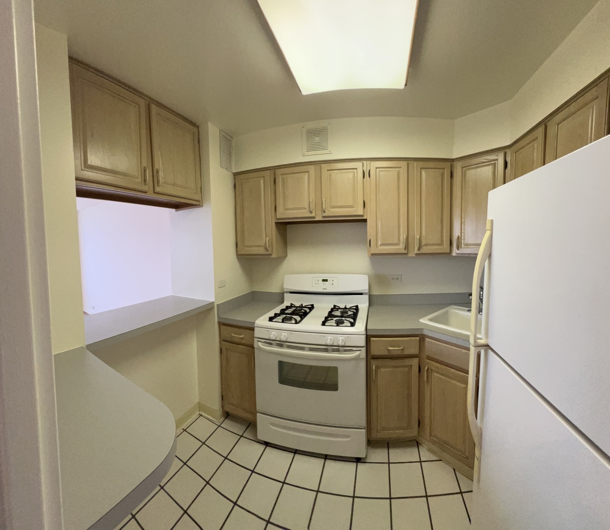 2800 N Lake Shore Drive Unit: 2711