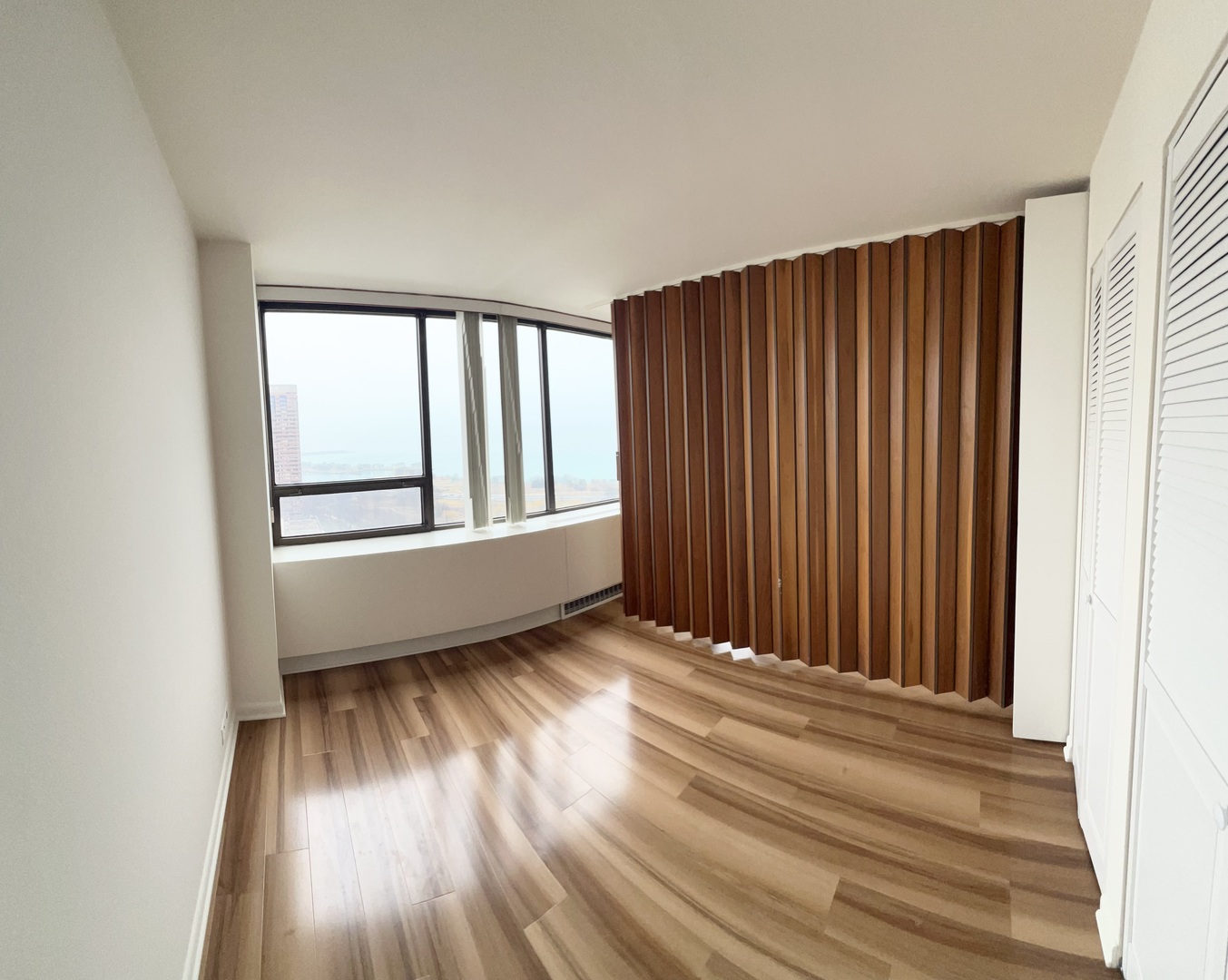 2800 N Lake Shore Drive Unit: 2711