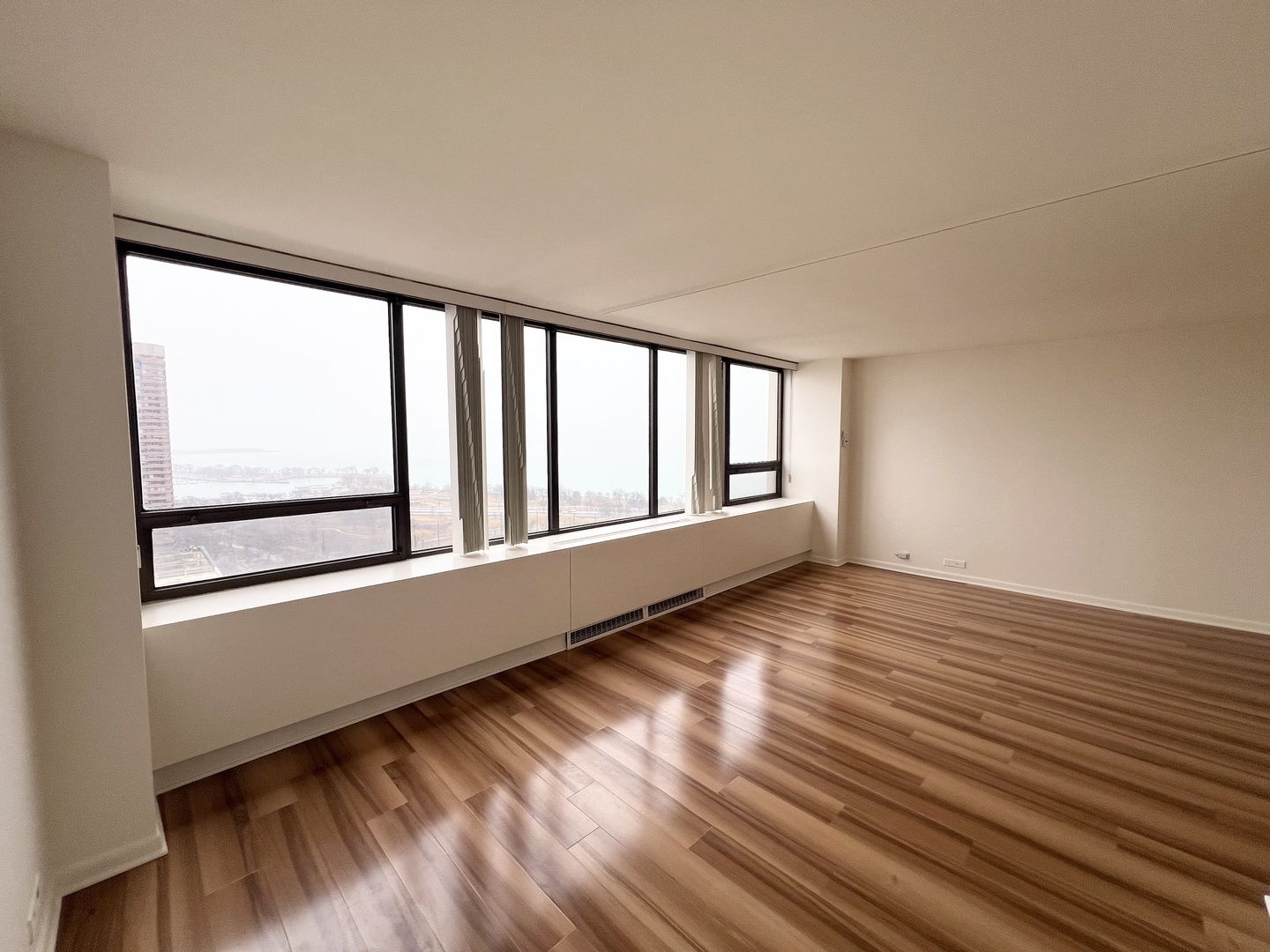 2800 N Lake Shore Drive Unit: 2711