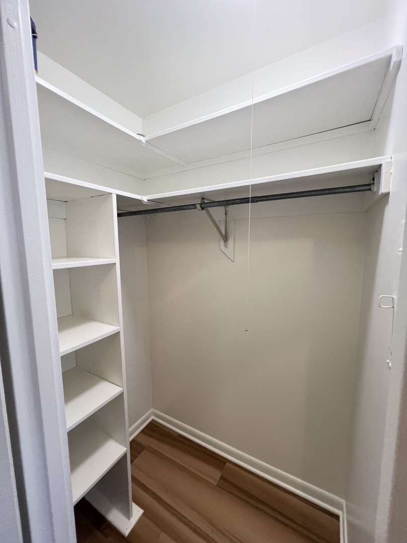 2800 N Lake Shore Drive Unit: 2711