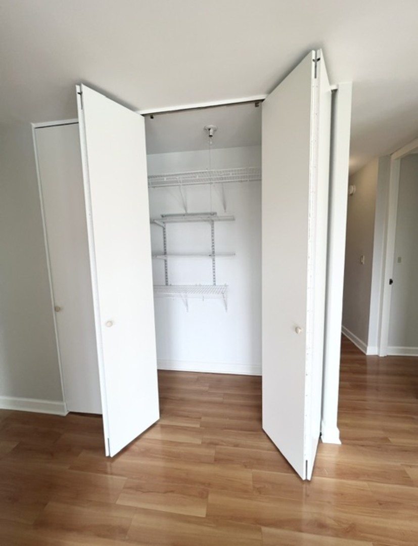 2020 N Lincoln Park West Unit: 4M
